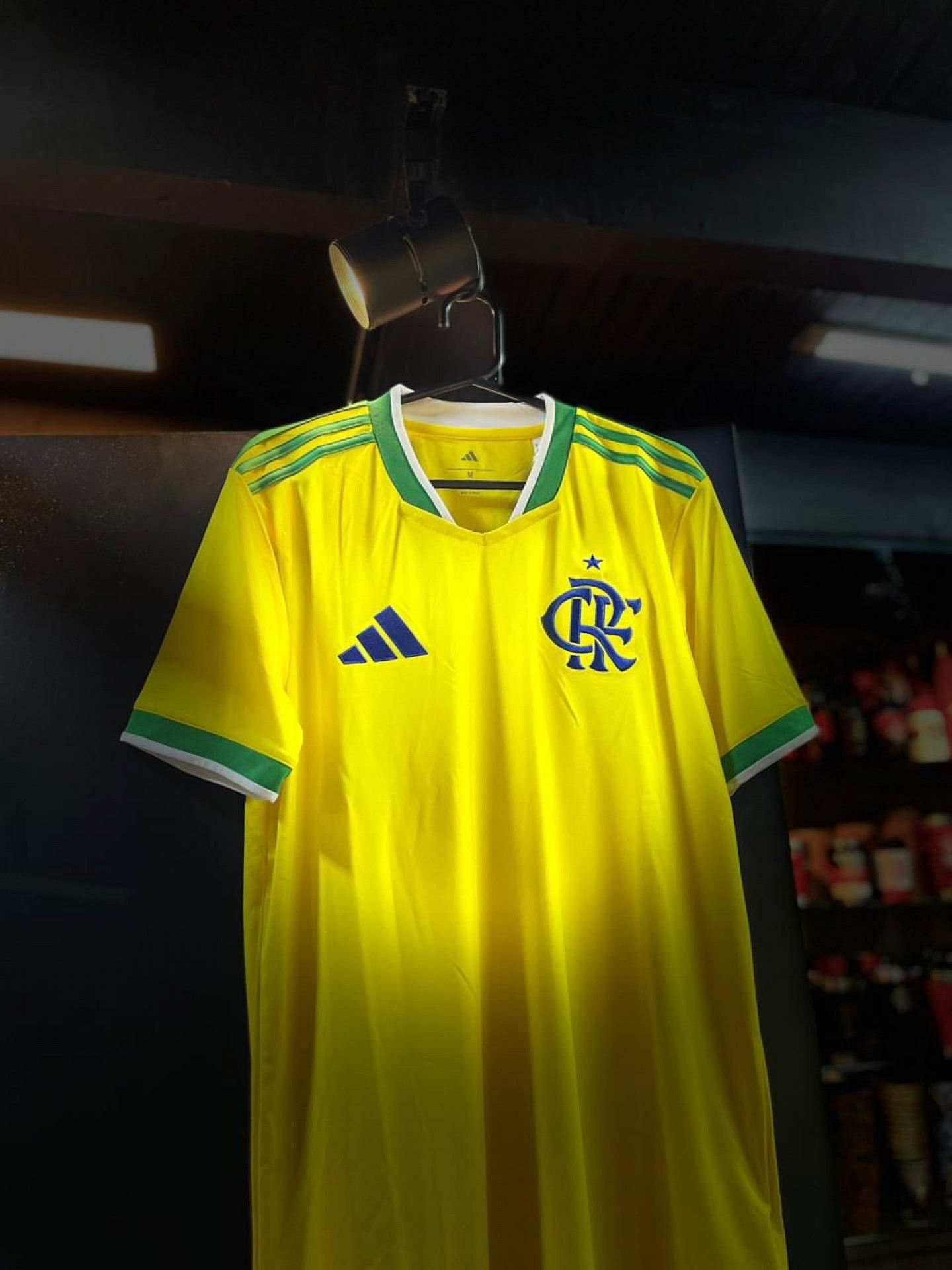 Detalhes da nova camisa do Flamengo - Reprodução / Instagram @paparazzorubronegro