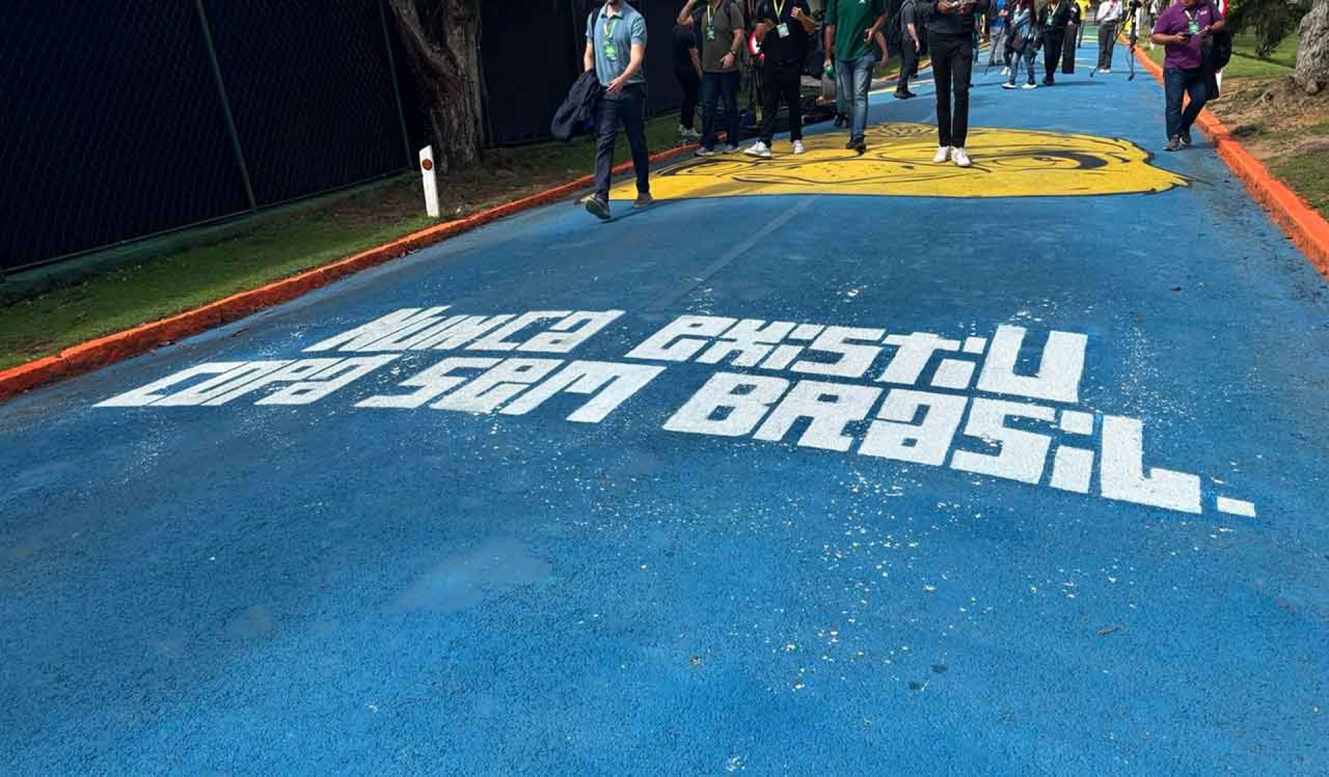 CBF leva tradi&ccedil;&atilde;o das ruas para a Granja Comary e entra no clima da Copa do Mundo