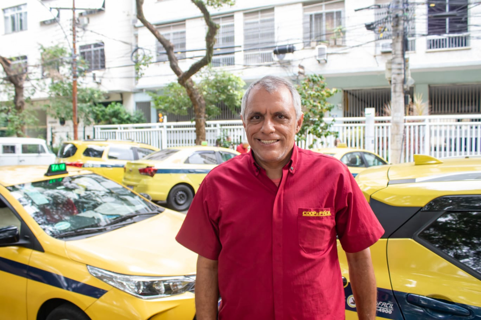 Taxista Carlos Tito, de 53 anos, se sente mais seguro com o efetivo da Força Municipal na Tijuca - Érica Martin