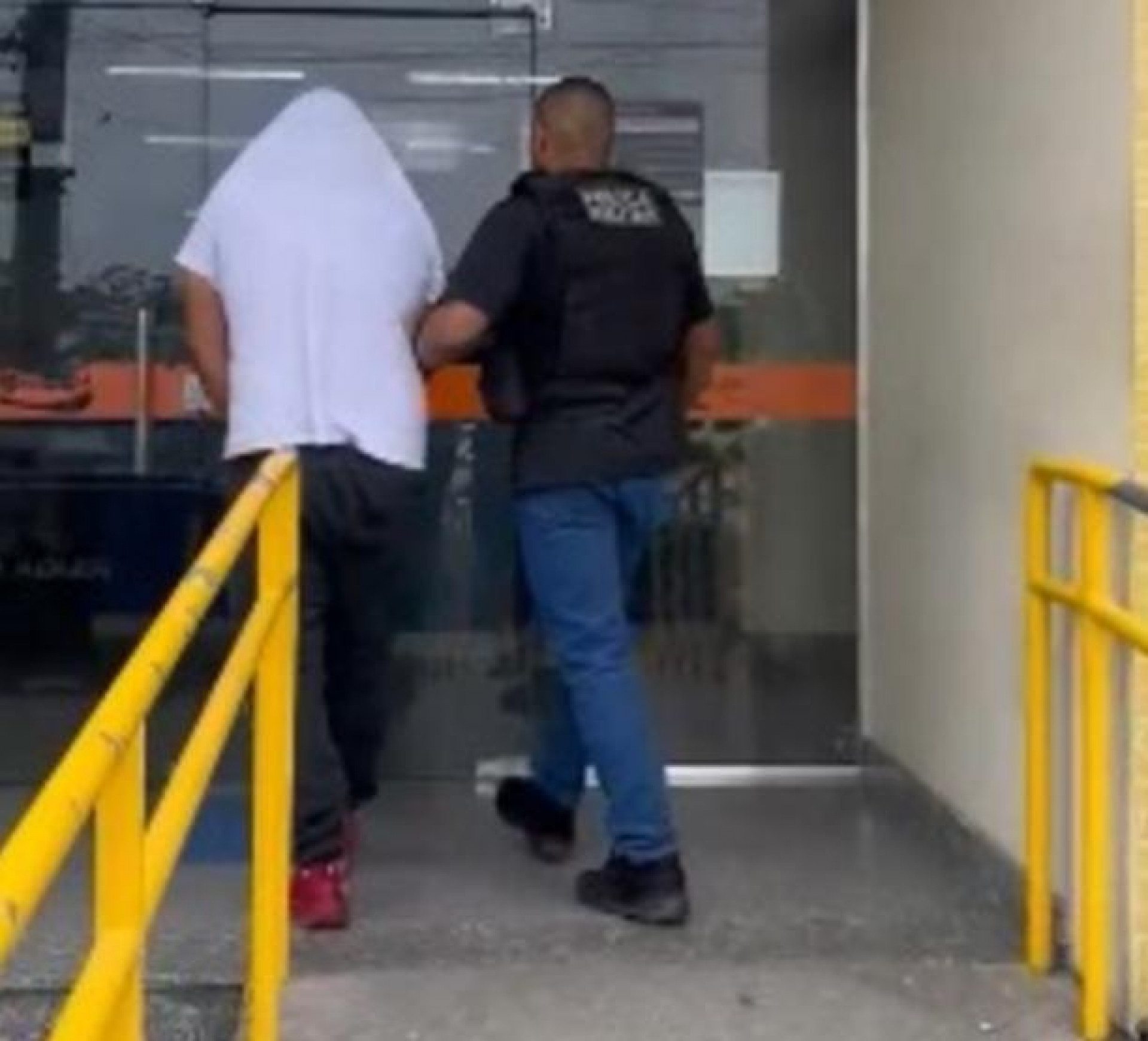 Homem é preso pela PM em Angra suspeito de envolvimento com tráfico internacional de drogas