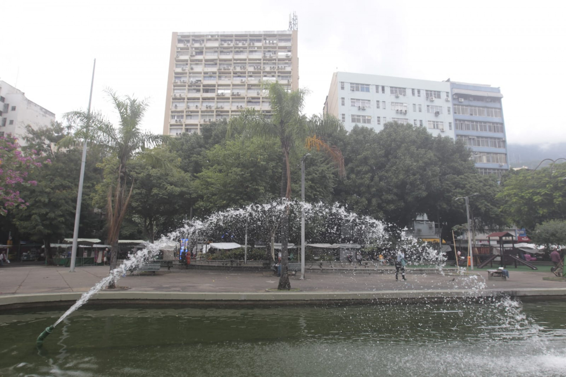 Movimentação na Praça Saens Pena, na Tijuca, Zona Norte do Rio, nesta sexta-feira (29) - Reginaldo Pimenta/Agência O Dia