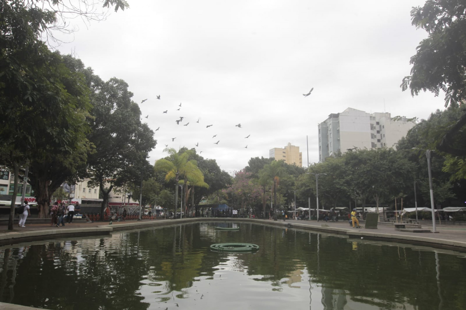 Movimentação na Praça Saens Pena, na Tijuca, Zona Norte do Rio, nesta sexta-feira (29) - Reginaldo Pimenta/Agência O Dia
