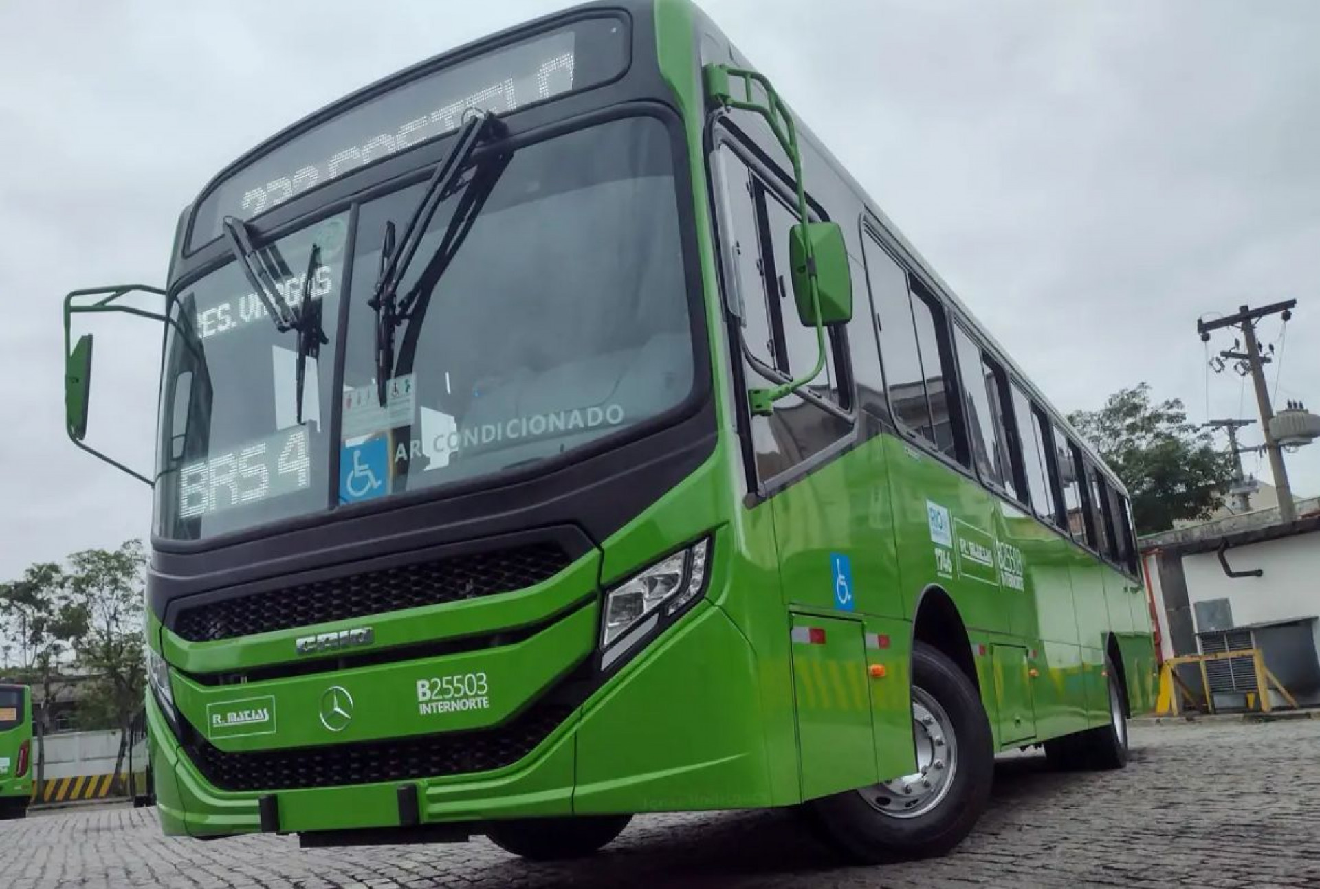 Funcionária de empresa de ônibus morre atropelada em garagem na Zona Norte