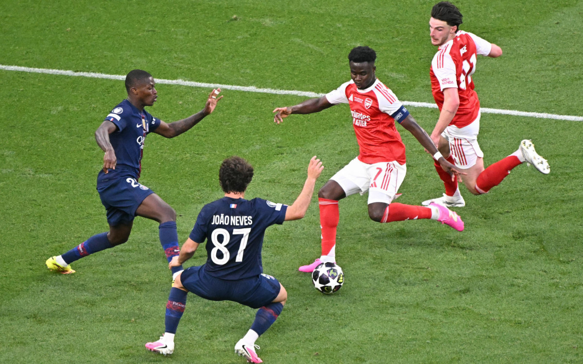 Lance do jogo entre PSG e Arsenal