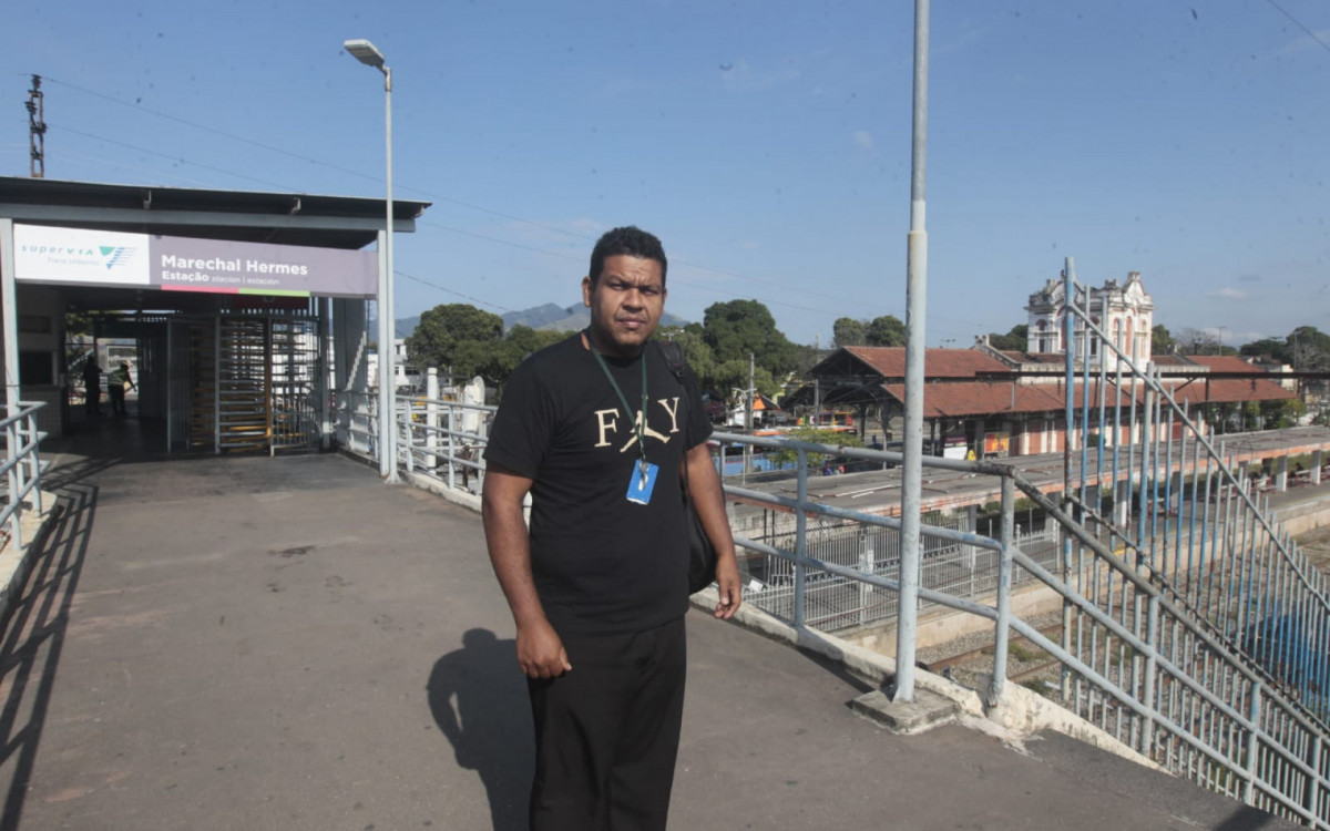 Comerciante, Vandergil Fernando, 37, deseja mais fiscalização e segurança nos trens - Reginaldo Pimenta / Agência O Dia