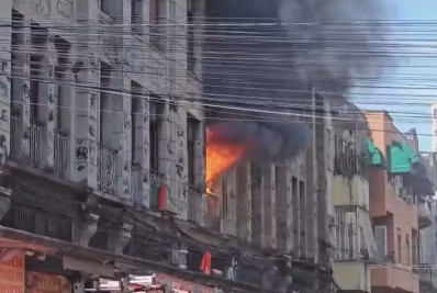 Incêndio atinge prédio no Centro do Rio