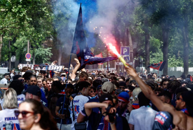 Horas antes da final, torcedores de PSG e Arsenal entram em confronto na Hungria