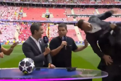 Comentarista é 'retirado' de transmissão por segurança de Messi, e vídeo viraliza