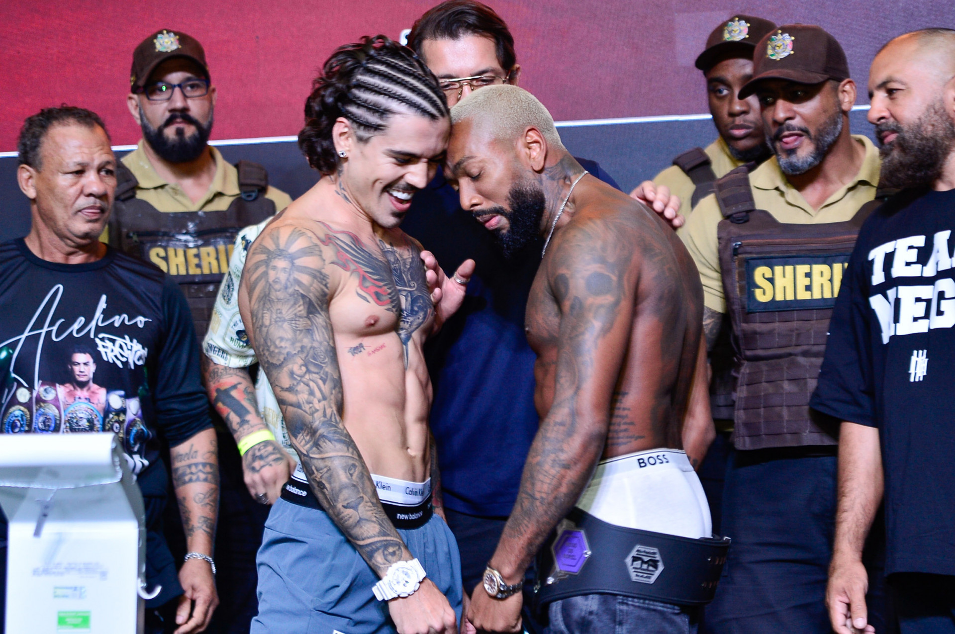 Nego do Borel agride Biel durante pesagem antes de luta no 'Fight Music Show' - Eduardo Martins