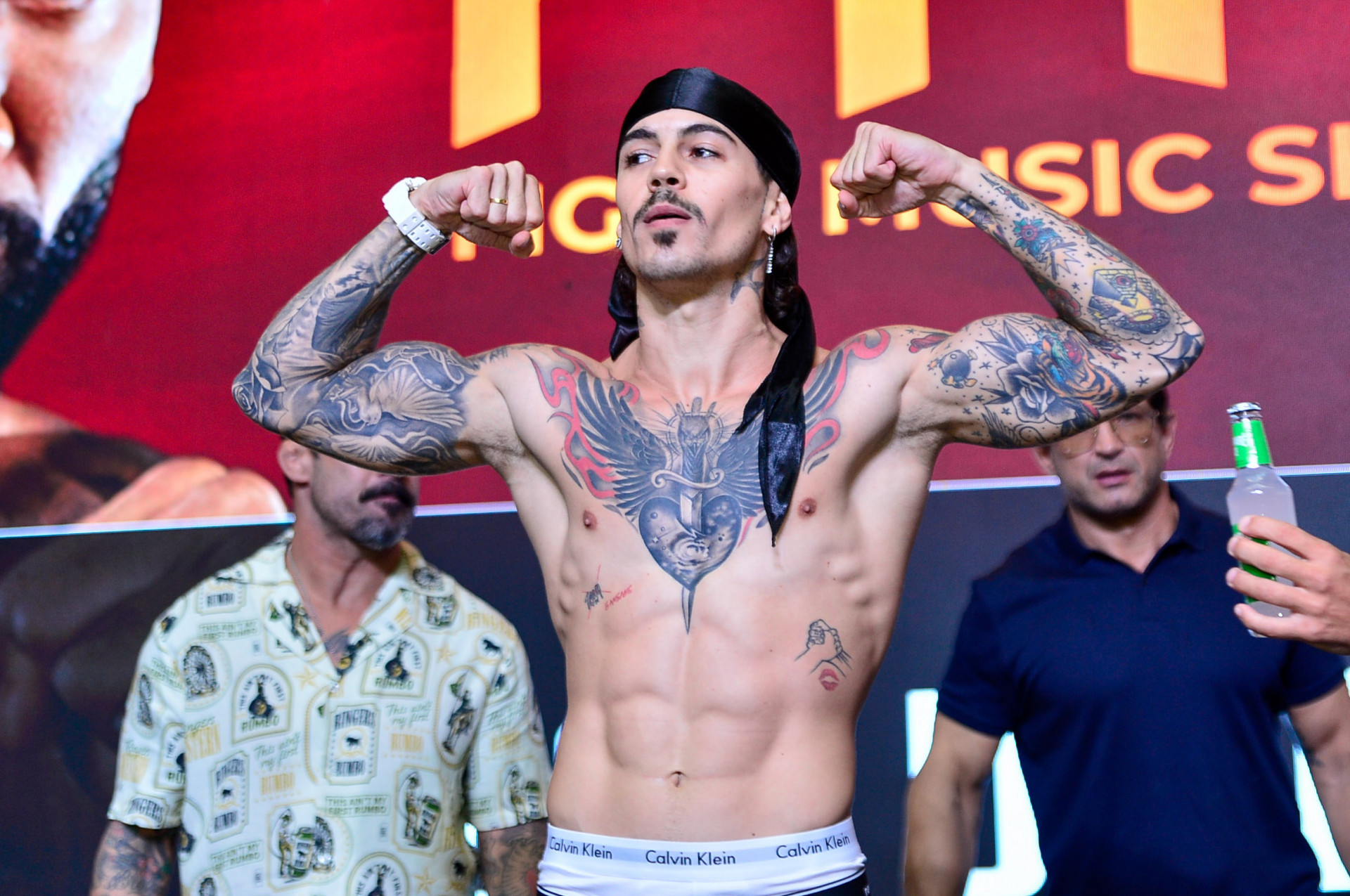 Nego do Borel agride Biel durante pesagem antes de luta no 'Fight Music Show' - Eduardo Martins
