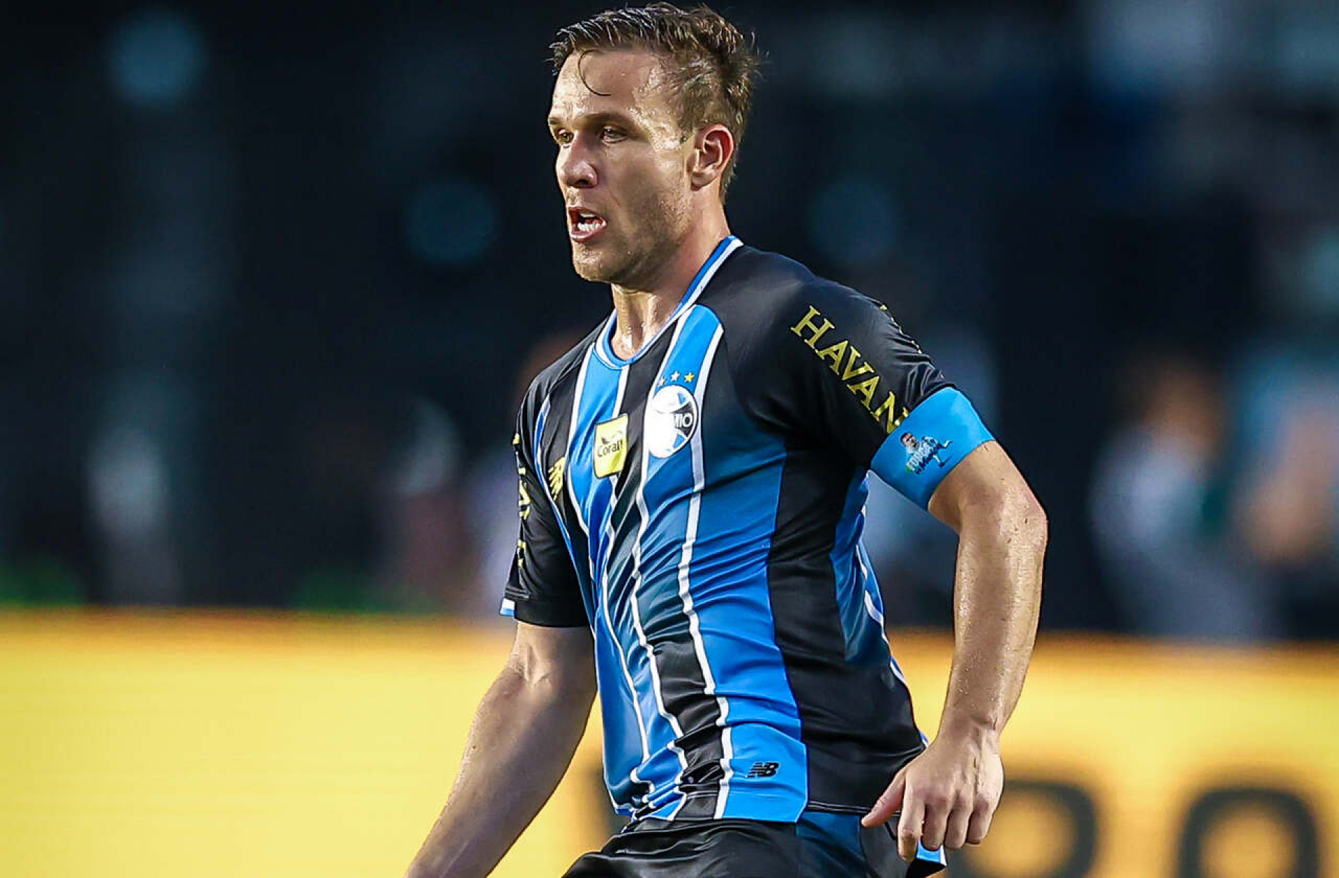 Arthur cobra rea&ccedil;&atilde;o do Gr&ecirc;mio e refor&ccedil;a desejo de seguir no clube