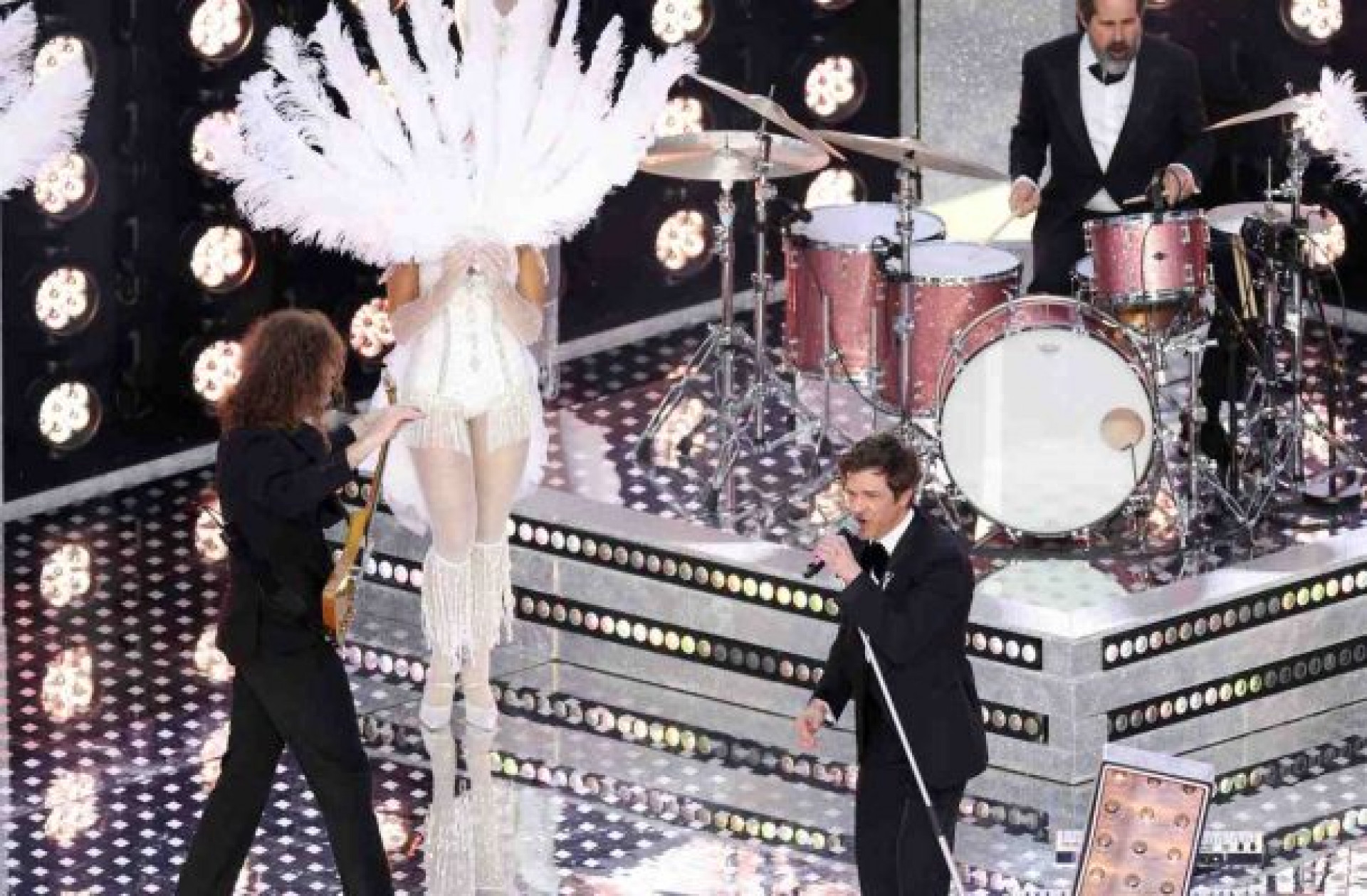 The Killers comanda show de abertura da final da Champions