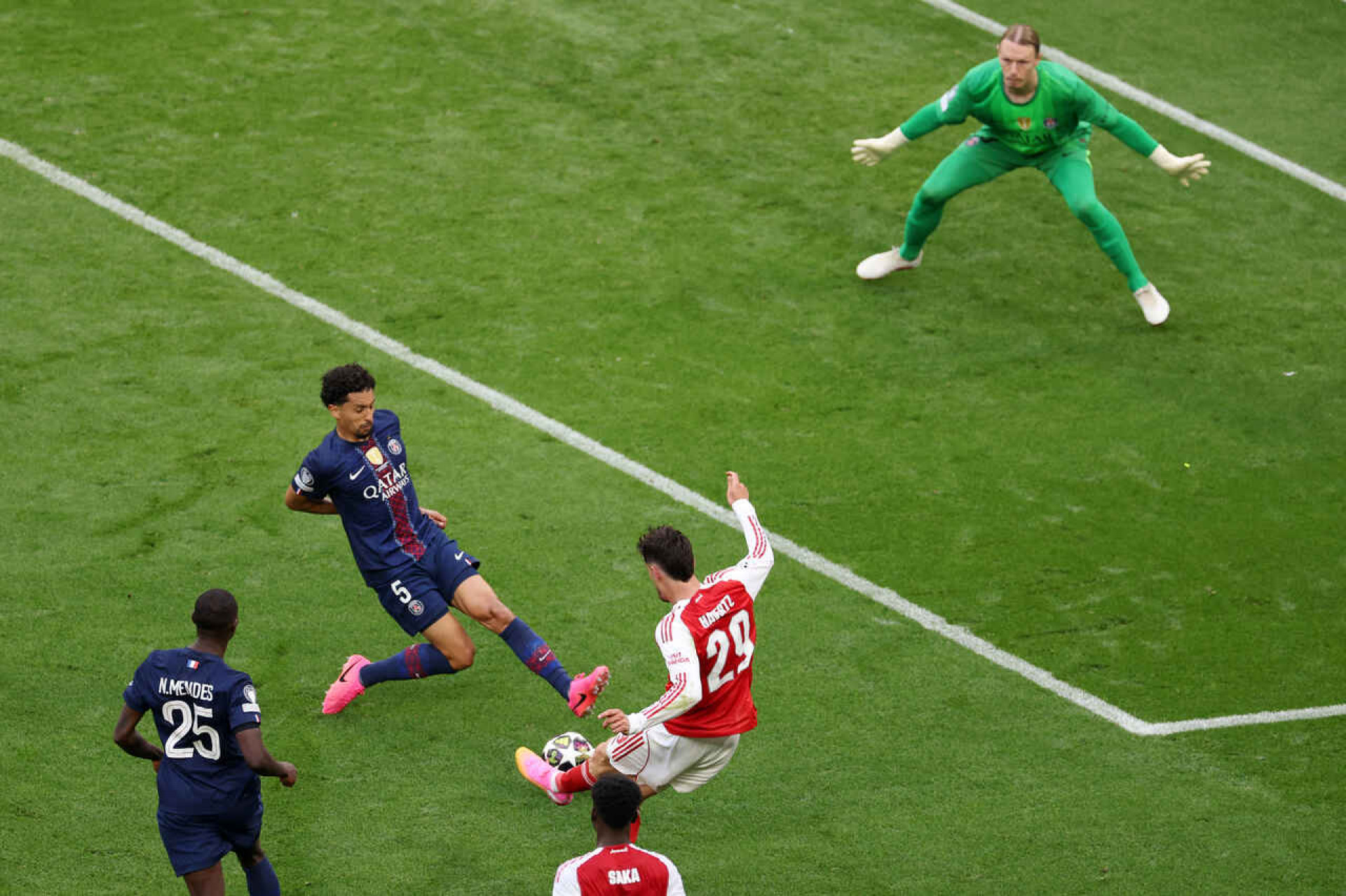 Nos p&ecirc;naltis, PSG vence o Arsenal e &eacute; bicampe&atilde;o da Champions