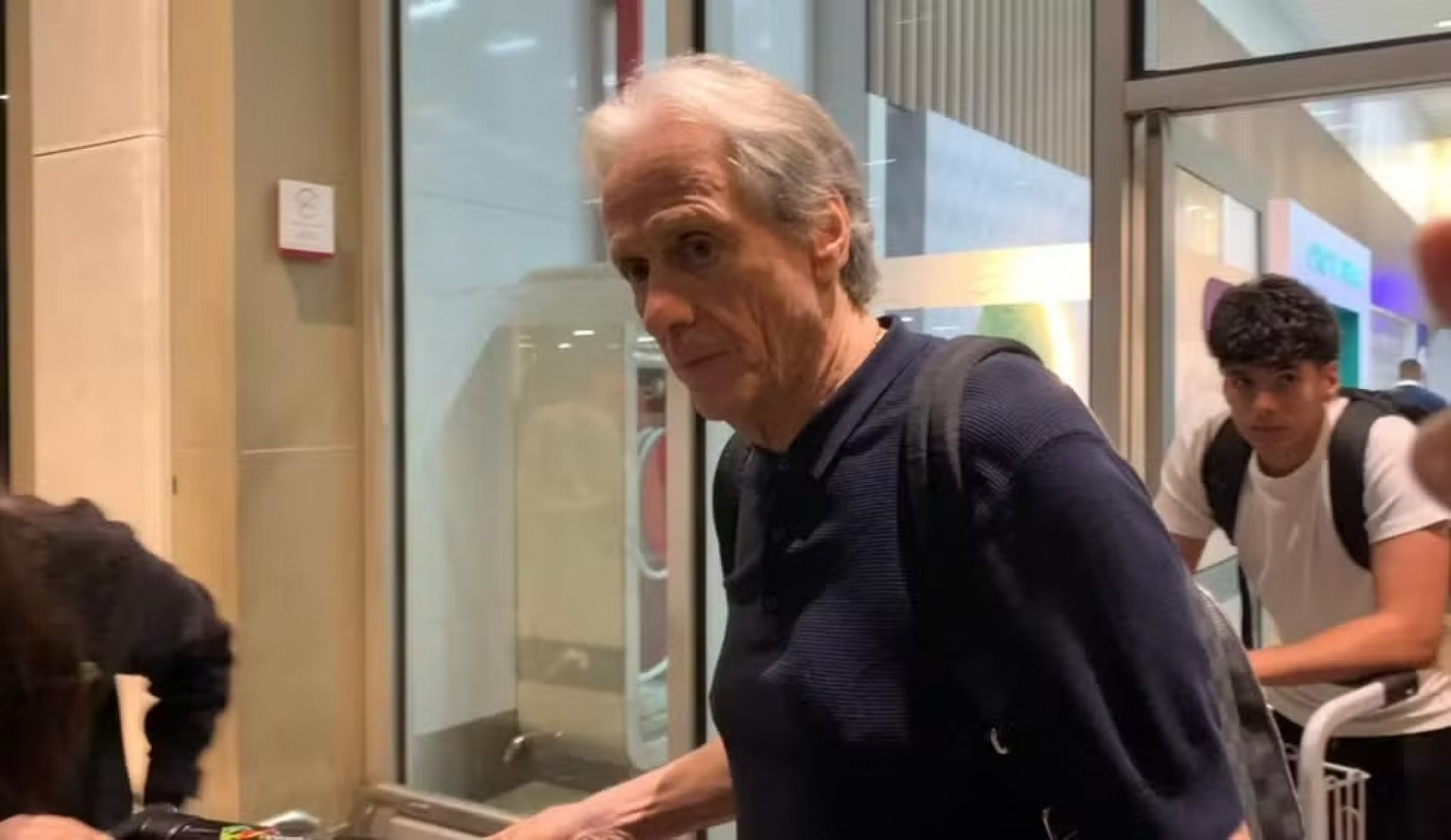Jorge Jesus desembarca no Rio para acompanhar Flamengo x Coritiba no Maracanã