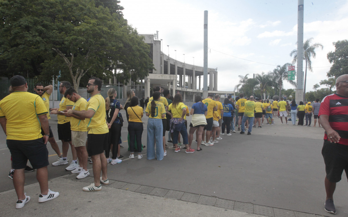 Movimentação no entorno do Maracanã para o jogo amistoso da seleção brasileira contra o Panamá neste domingo(31). - Reginaldo Pimenta / Agencia O Dia