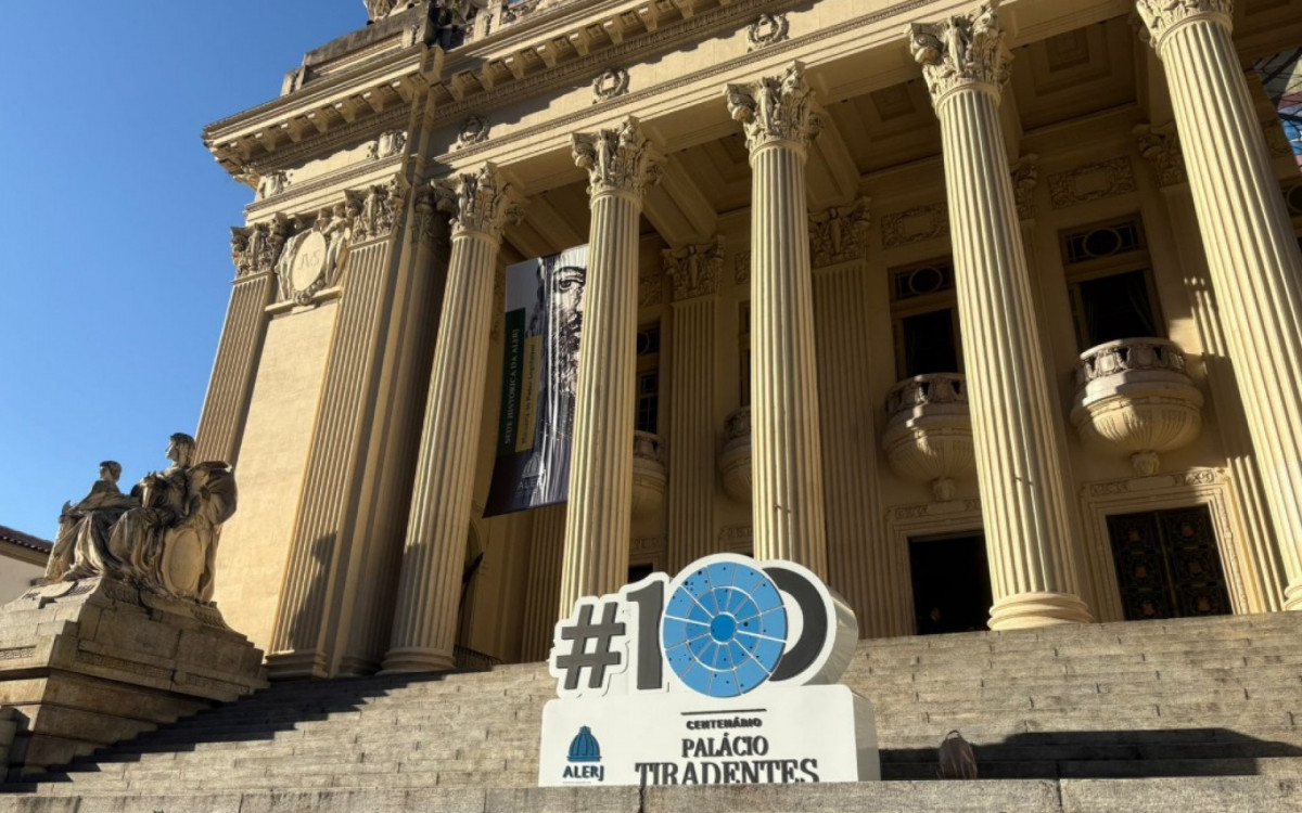 Palácio Tiradentes completa 100 anos de história