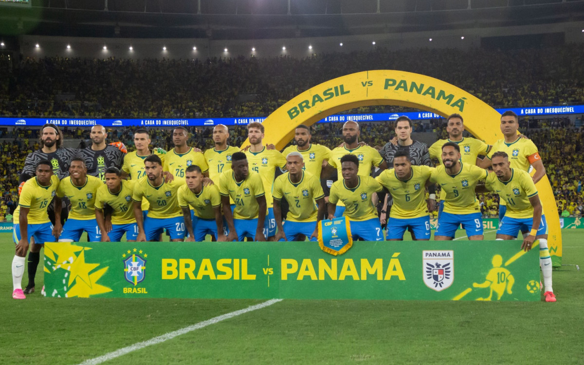 Jogadores do Brasil posam para foto antes da partida contra o Panamá
