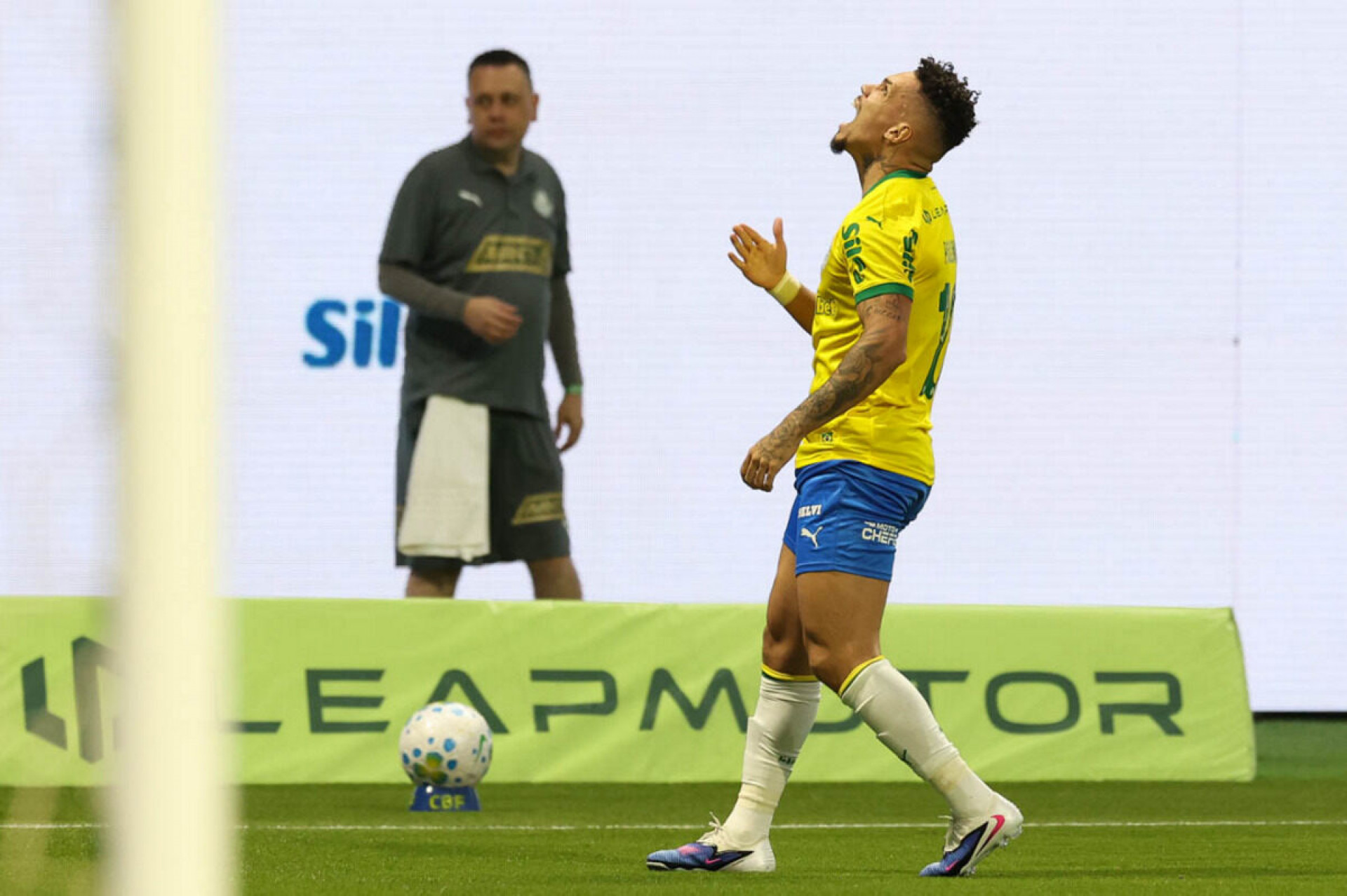 Palmeiras d&aacute; f&eacute;rias na Copa, mas mant&eacute;m Vitor Roque em recupera&ccedil;&atilde;o