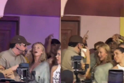 Apontada como affair de Mbappé, Ester Expósito dança com Bad Bunny em show