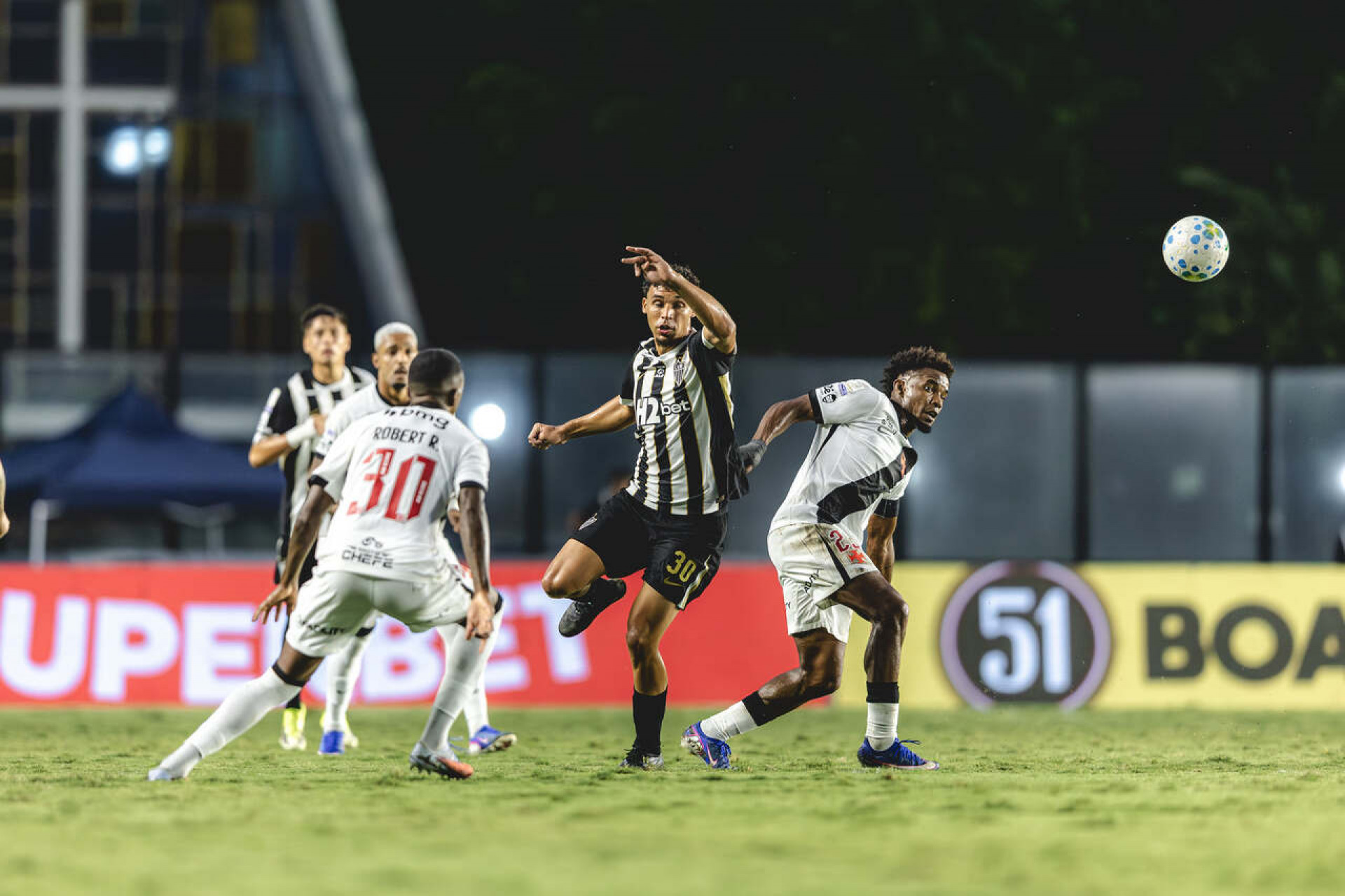 Renato Ga&uacute;cho minimiza ida do Vasco para o Z4 antes de pausa: “Tudo muito embolado”
