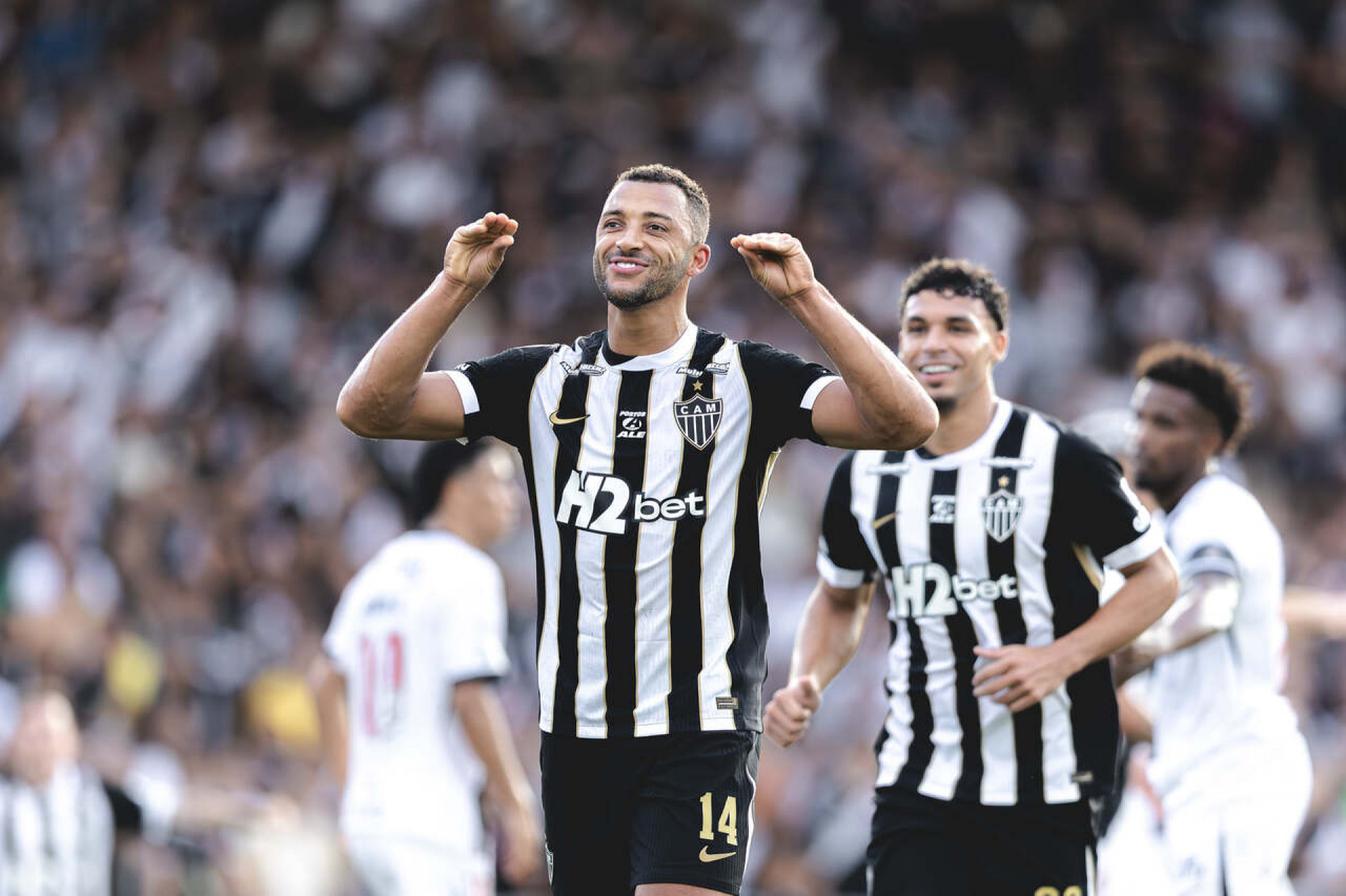 Atl&eacute;tico-MG vence em S&atilde;o Janu&aacute;rio, e Vasco vai passar Copa do Mundo no Z4