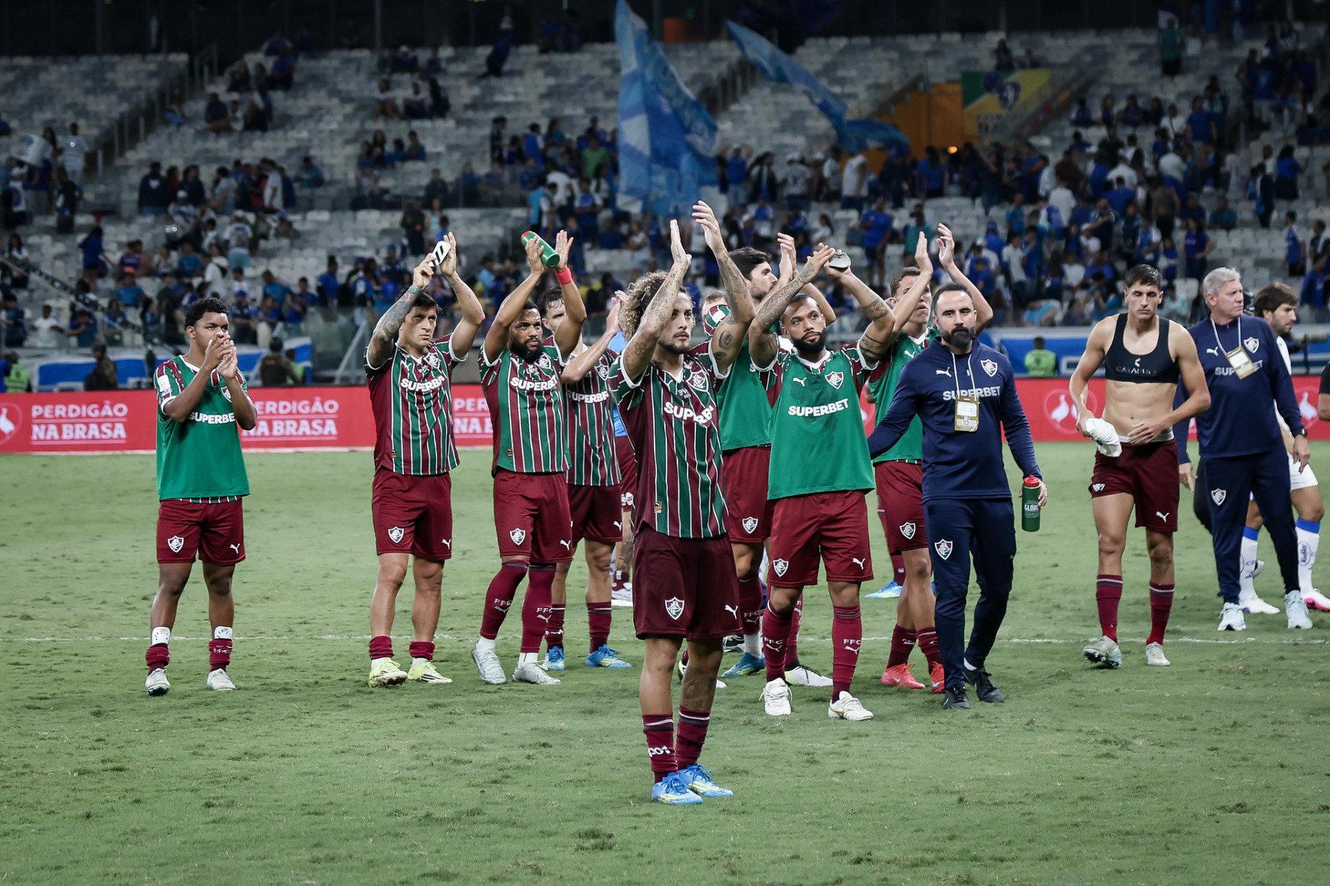 Jogadores do Fluminense aplaudem a torcida no Mineirão - Marcelo Gonçalves / Fluminense F.C.