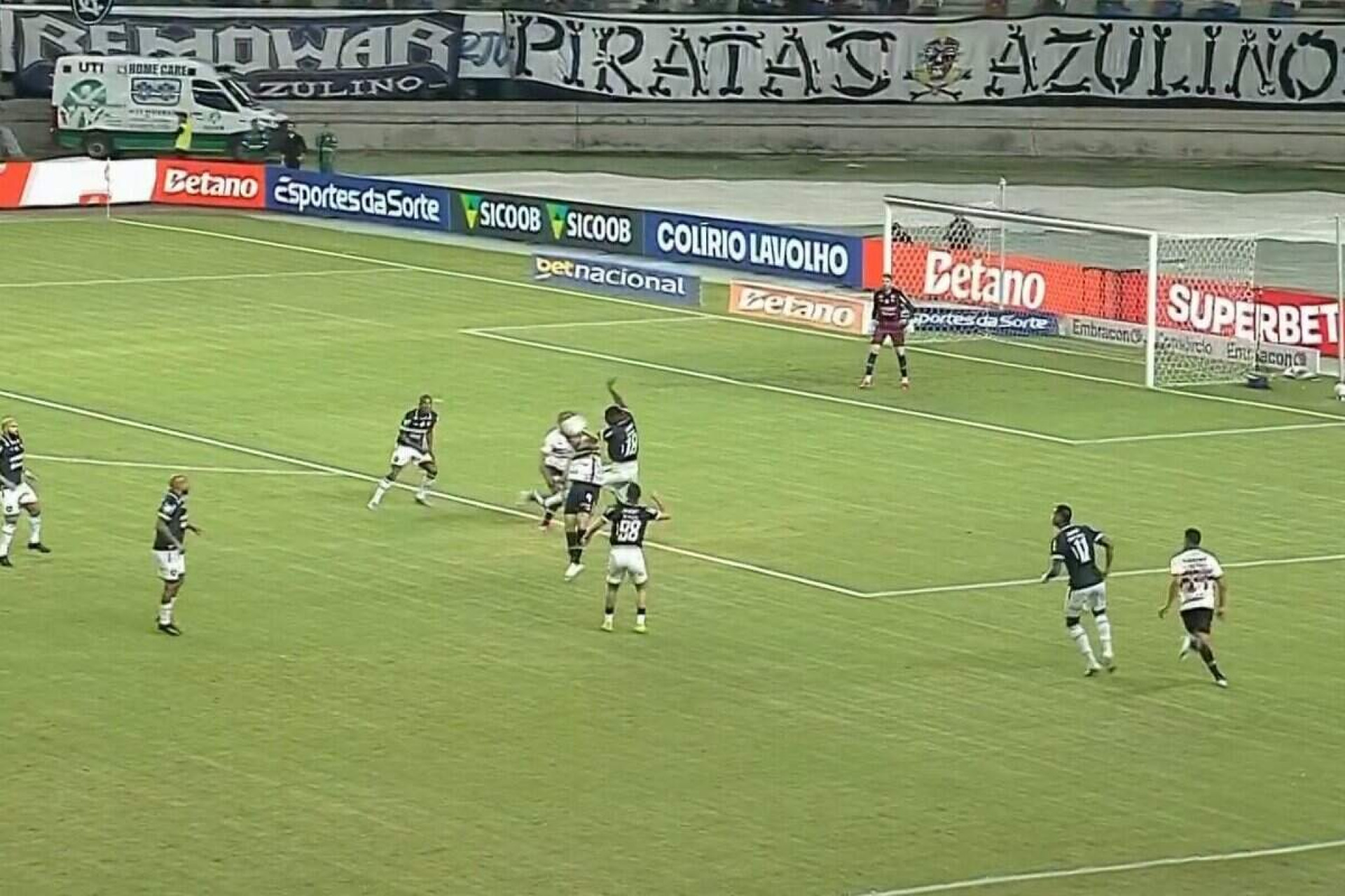 Remo marca no fim e vence o S&atilde;o Paulo pela primeira vez na hist&oacute;ria