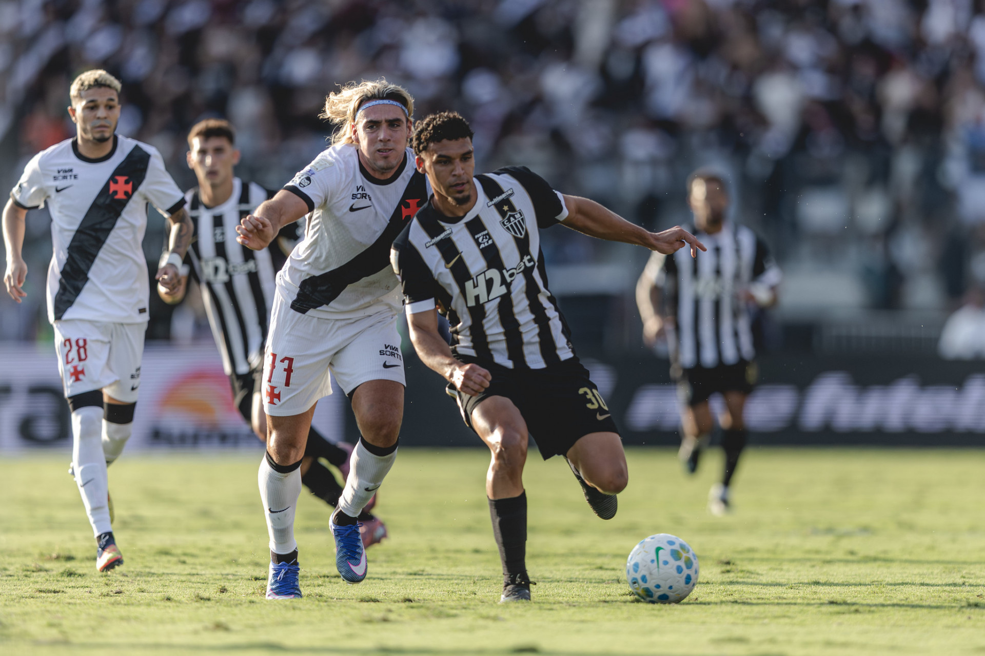 Spinelli disputa a bola em Vasco x Atlético-MG - Pedro Souza / Atlético-MG