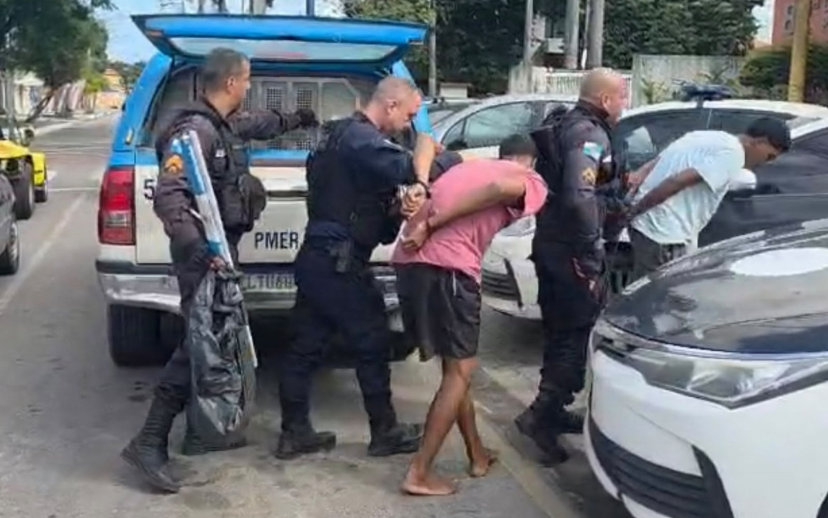 Operação da PM termina com dois presos, arma e drogas apreendidas em Maricá
