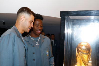 Vídeo: Seleção visita museu da CBF antes de embarcar para a Copa do Mundo