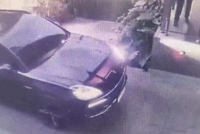 Homem tem Porsche roubada após encontro e mulher cobra pagamento para devolver veículo