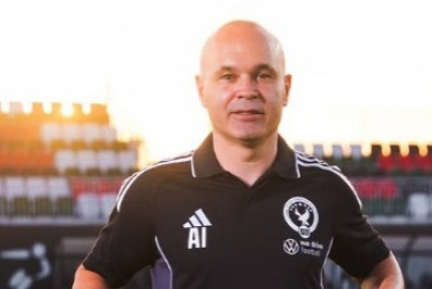 Ídolo do Barcelona, Andrés Iniesta assume como técnico de equipe árabe