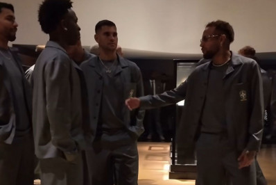 Vídeo: Seleção visita museu da CBF antes de embarcar para a Copa do Mundo