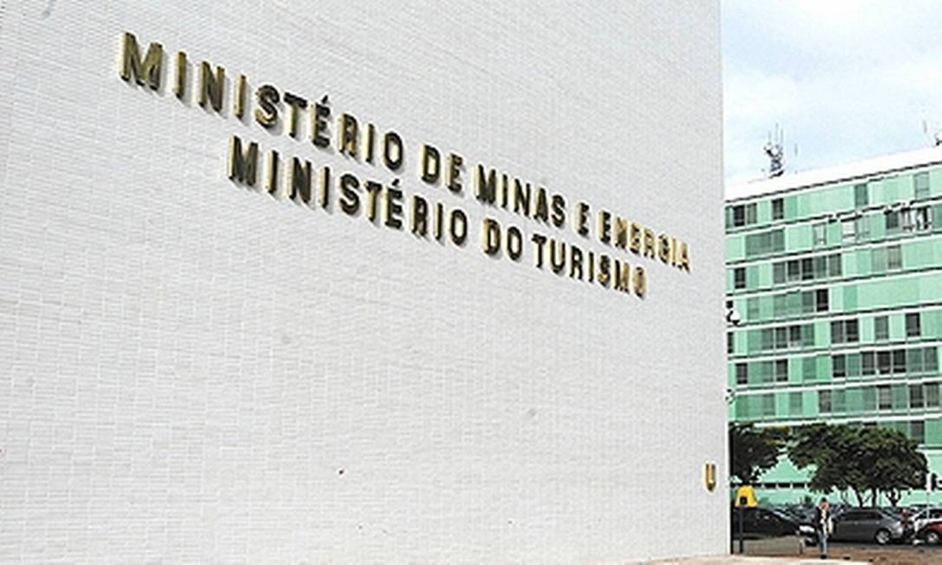 MME: portaria prevê em novembro três leilões para compra de energia de usinas já construídas