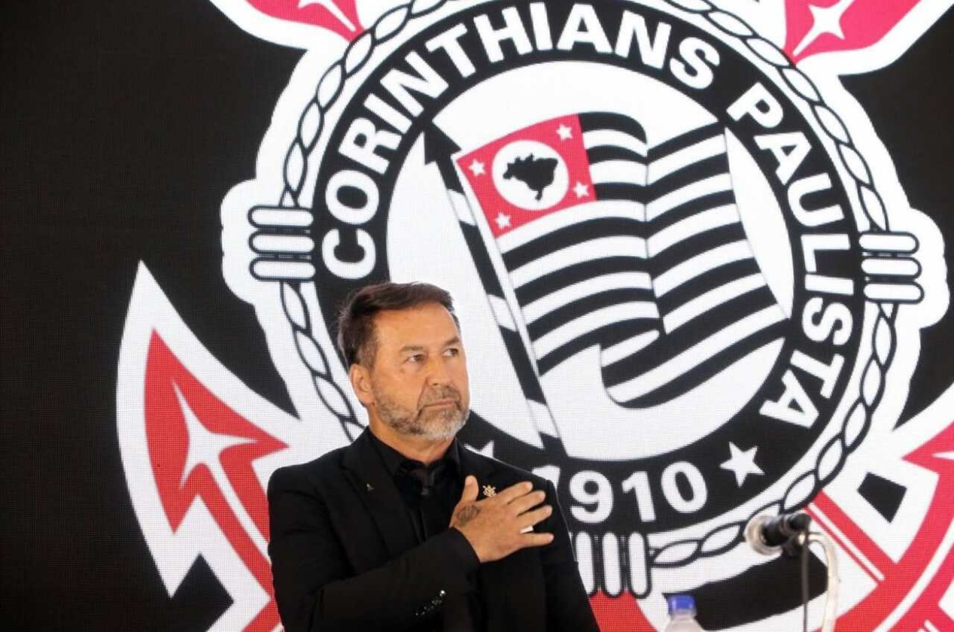 Corinthians pode ter terceiro ex-presidente expulso do clube em uma semana