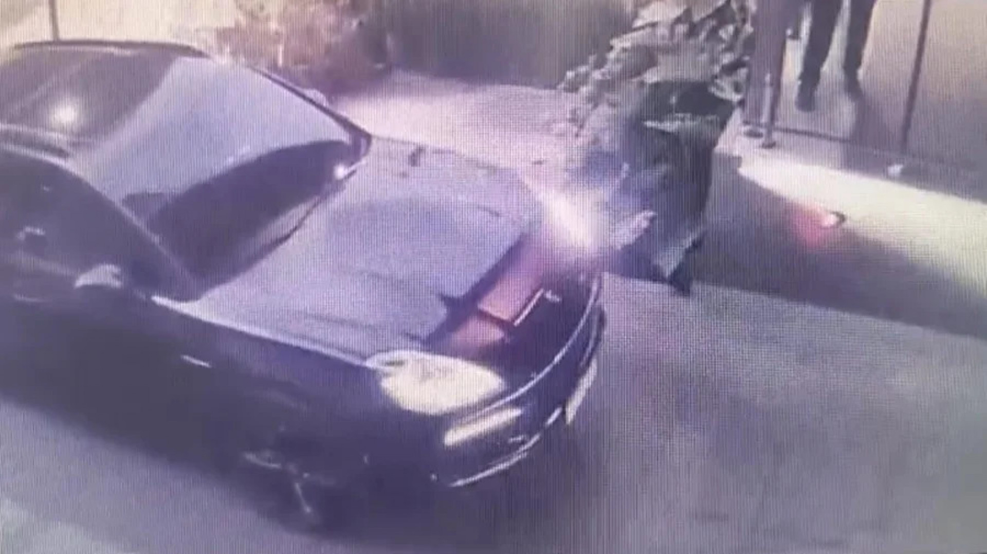 Homem tem Porsche roubada após encontro e mulher cobra pagamento para devolver veículo
