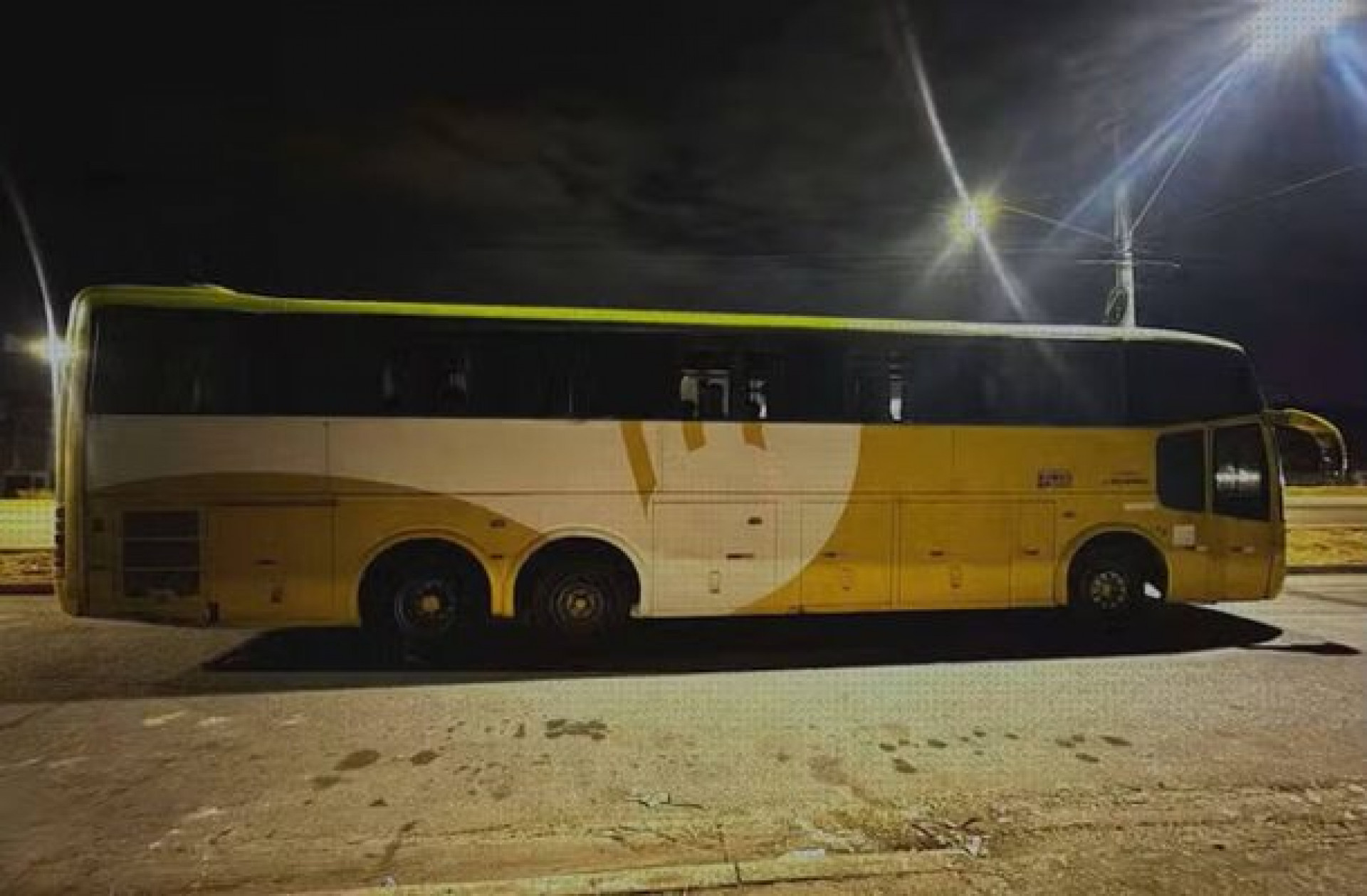 Torcedor do Cruzeiro morre ap&oacute;s cair de &ocirc;nibus na volta de jogo no Mineir&atilde;o