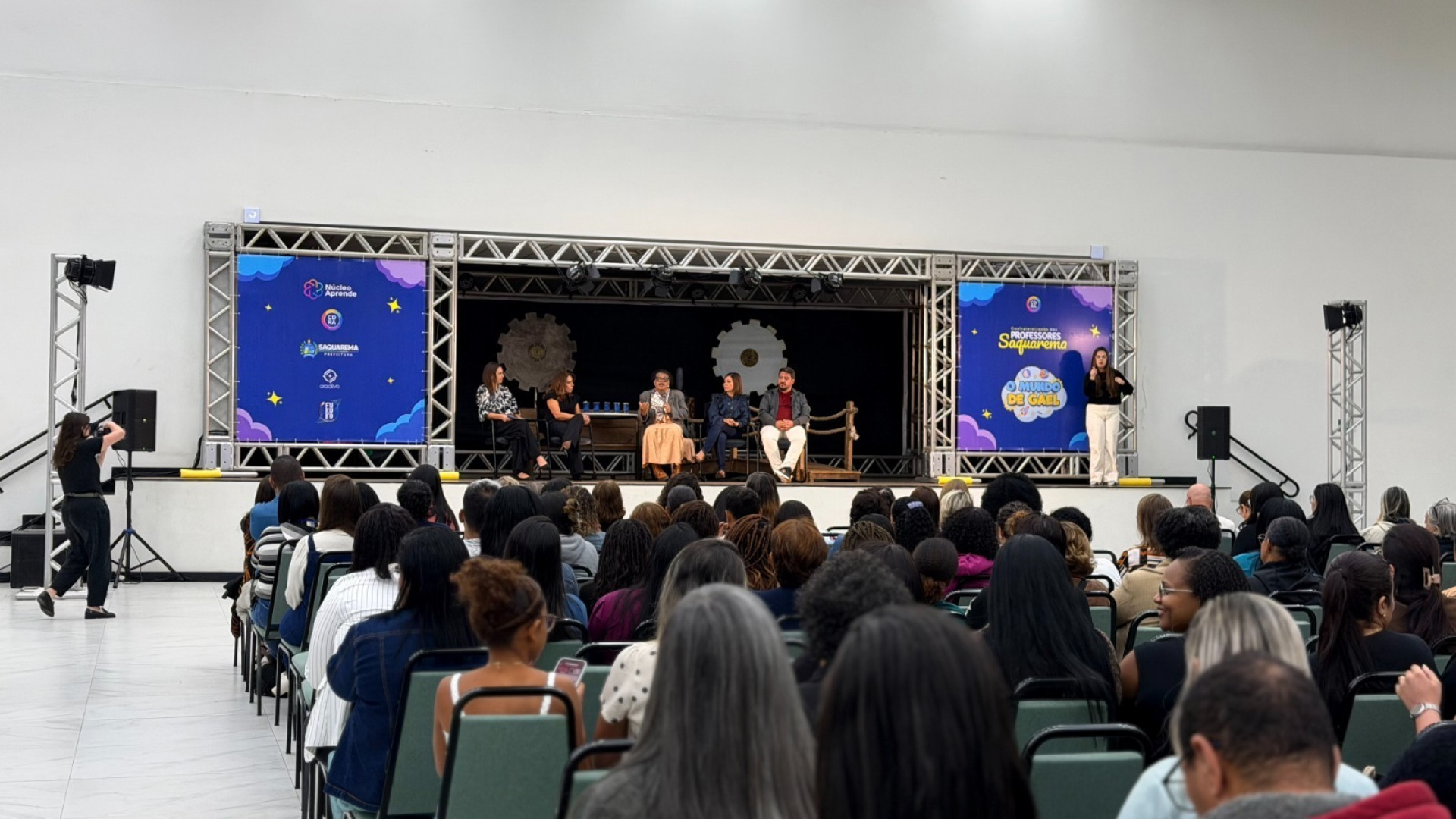 Professores da rede municipal participam de encontro formativo sobre autismo em Saquarema