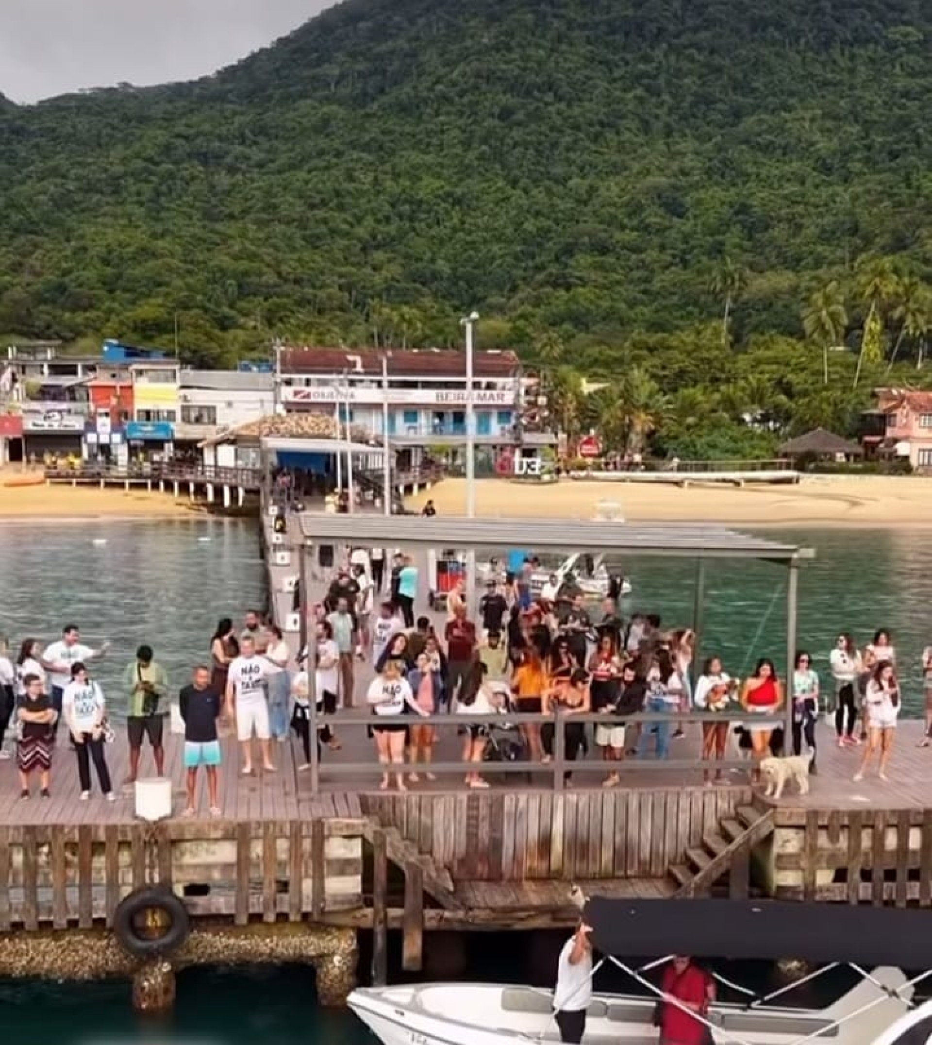 Segunda-feira de manifesta&ccedil;&atilde;o na Vila do Abra&atilde;o contra a taxa&ccedil;&atilde;o de turismo - Divulga&ccedil;&atilde;o