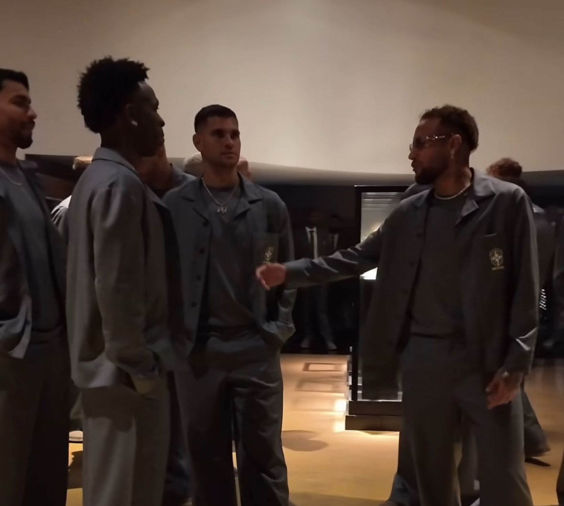 Vídeo: Seleção visita museu da CBF antes de embarcar para a Copa