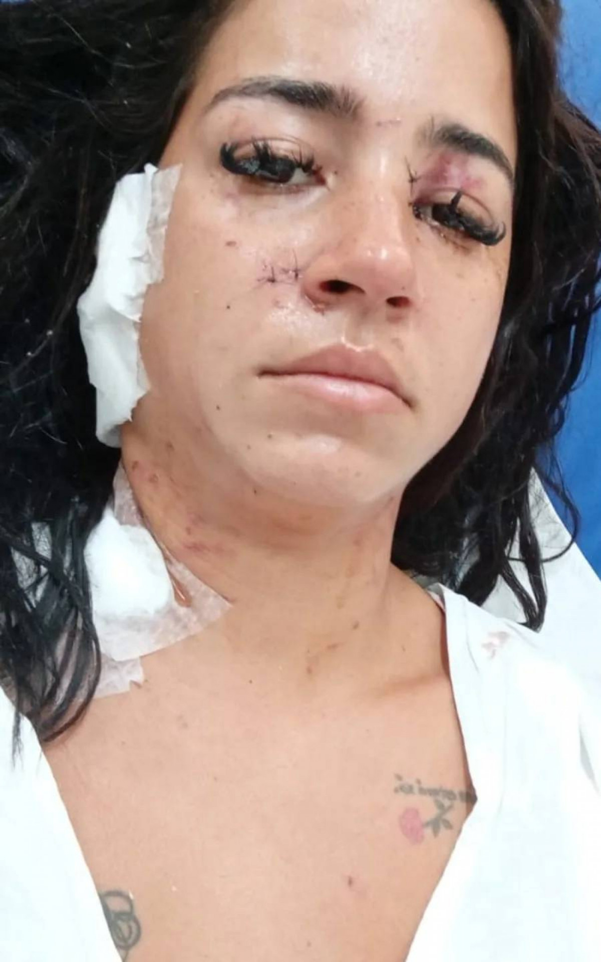 Viúva é esfaqueada na porta de casa na Praça Seca; família acusa sogra e amante do marido