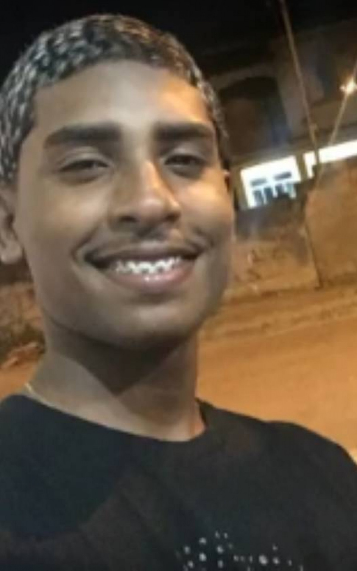 Família se despede de motociclista morto pela PM em São Gonçalo