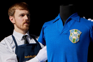 Uniforme usado por Pelé na final da Copa de 1958 será leiloado em Nova York