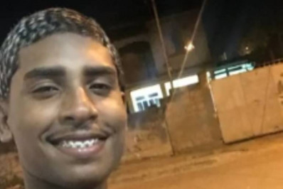 Família se despede de motociclista morto pela PM em São Gonçalo