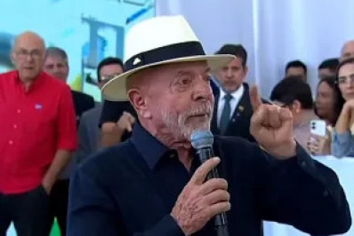 Lula chama Flávio de 'imbecil' e o acusa de articular taxação de produtos brasileiros