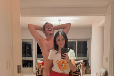 Fábio Porchat surge pelado em álbum de fotos da noiva e diverte internautas