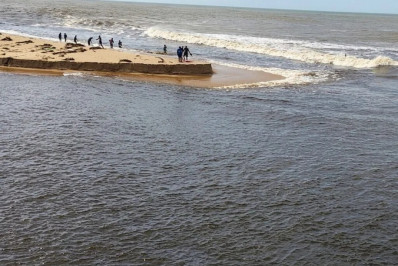 Abertura da barra em Barra do Furado reduz risco de alagamentos e libera acesso ao mar