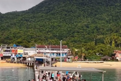 Aulas na Vila do Abraão foram suspensas após protestos contra taxa de turismo em Angra dos Reis