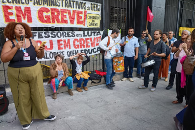Servidores da Uerj apresentam pauta mínima ao governo para negociar fim da greve