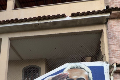 Ex-Flamengo, Matheus Gonçalves é homenageado com mural em Bangu